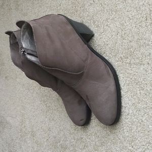 Eileen Fisher Murphy boots 9
